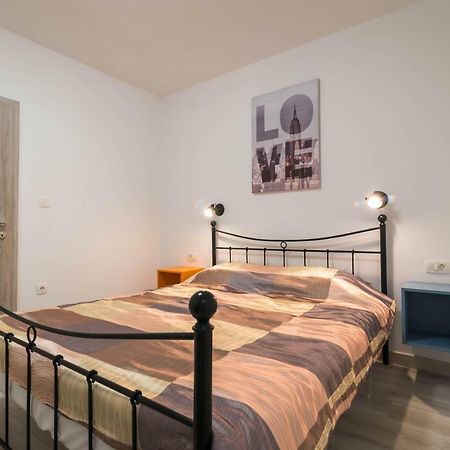 Apartman Paola Apartment พูลา ภายนอก รูปภาพ