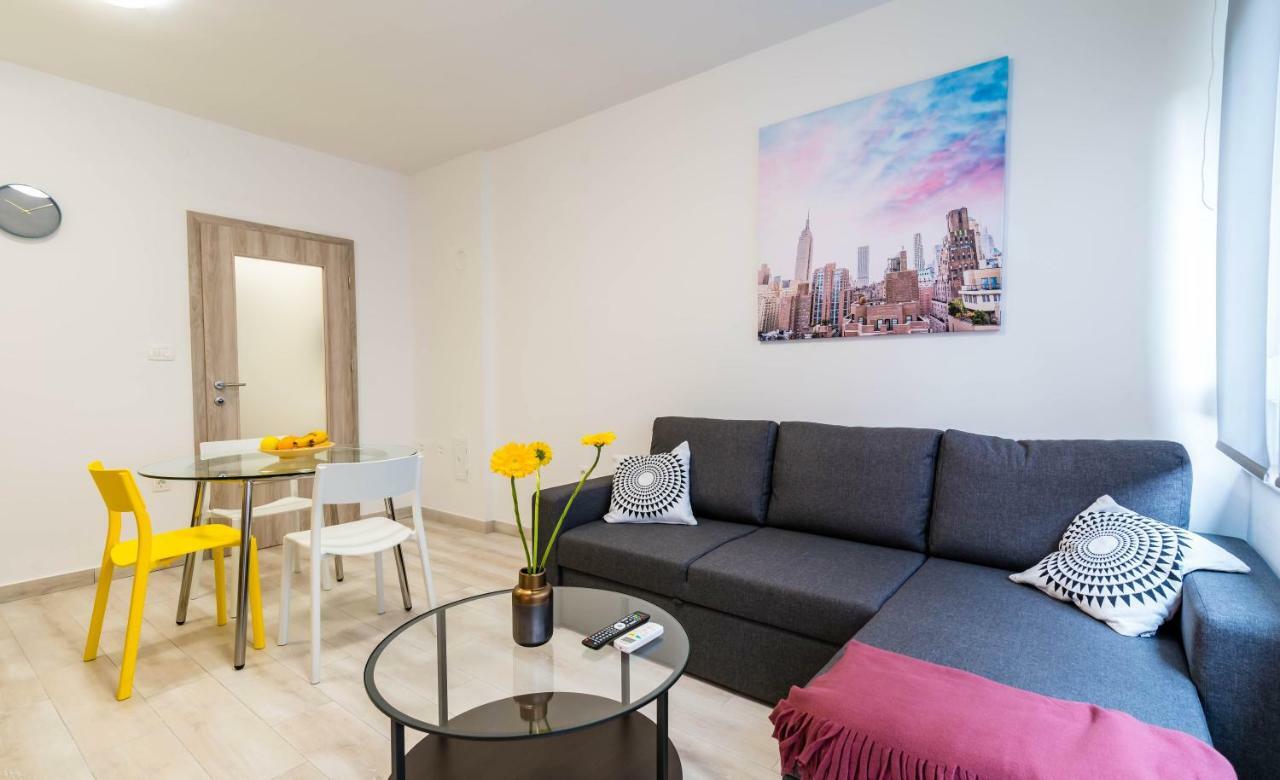 Apartman Paola Apartment พูลา ภายนอก รูปภาพ